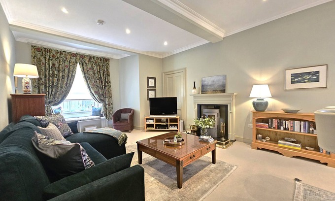 Comely Bank Apartment | Elegant and Peaceful 1 BR Escape near City Centre