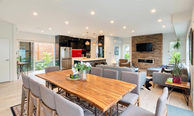 Epsom House | Elegant and Stylish Retreat in Leafy Epsom