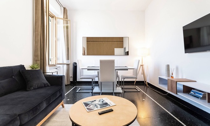 Genoa Historical Centre Apartment | Elegant Apartment 5 Minutes from Downtown + City View