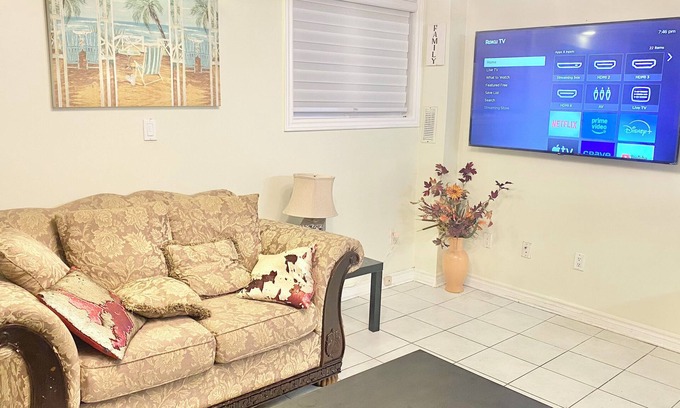 Brampton Apartment | Elegant apartment for a Couple/Business visitors. 1 Bedroom walkout basement.