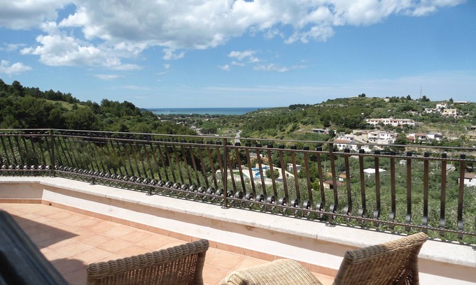 Defensola House | Elegant Apartment in Villa surrounded by greenery and panoramic views.