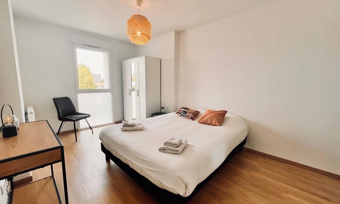 La Rochelle Apartment | Elegant Apartment with Loggia & Private Parking