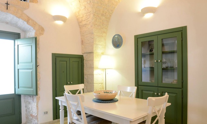 Old Town Cisternino Apartment | Elegant Casa Maria in Cisternino