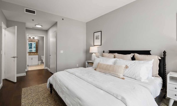 East Village Condo | Elegant Condo with Incredible Ballpark Views