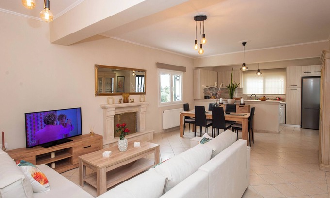 Zakynthos Town Villa | Elegant cosy holiday house with garden