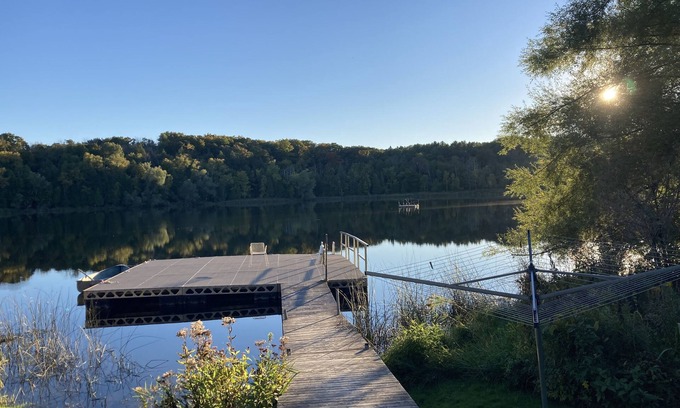King House | Elegant Country Home, 1hr from Toronto with access to Private Lake