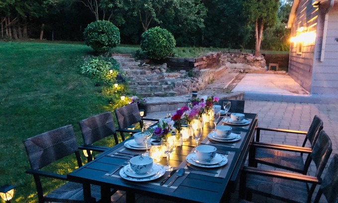 King Villa | Elegant & Cozy English Villa with beautiful fenced backyard