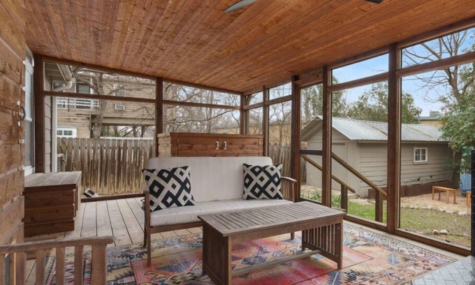 North Loop House | Elegant Escape | Gourmet Kitchen + Outdoor Living