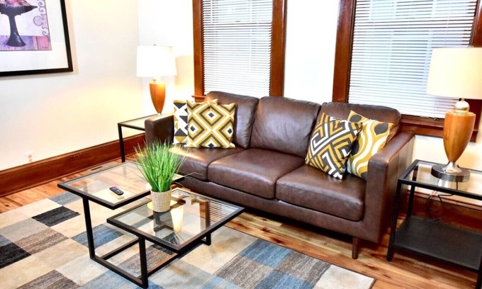 Detroit - Shoreway House | Elegant Haven on W 47th