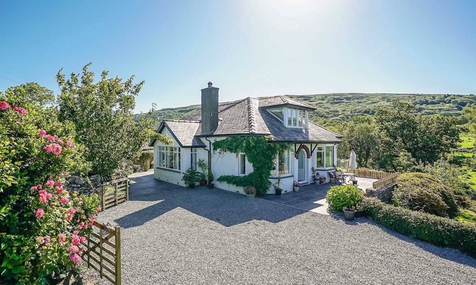 Llanbedr Cottage | Elegant Holiday Cottage on the Banks of the River Artro | Artro