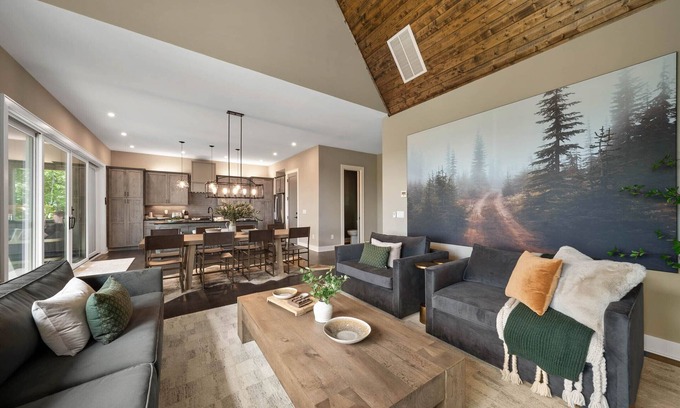 Lenoir House | ELEGANT HOME IN LUXURY COMMUNITY