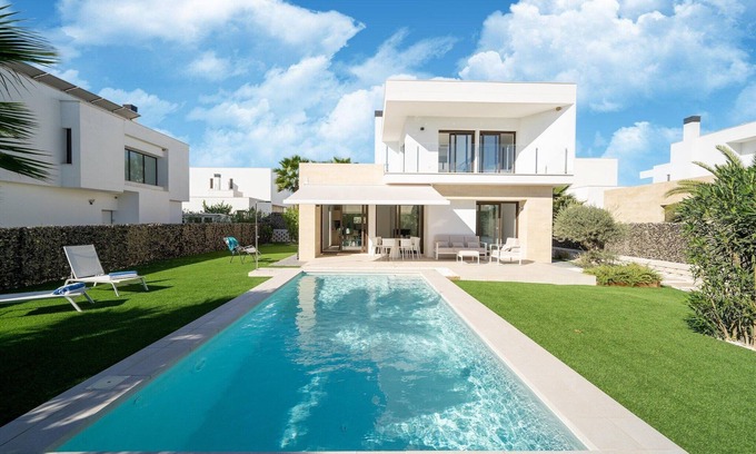 Lo Rufete House | Elegant Home with Pool