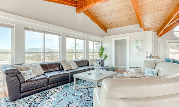 Cape Meares House | Elegant home with sauna, private hot tub & ocean views - accessible by elevator