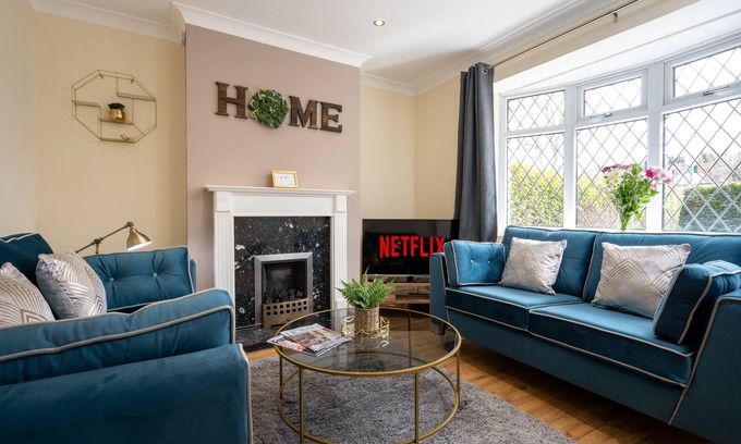 Solihull House | ♥ Elegant house with large garden and outdoor furniture near NEC, JLR, Solihull