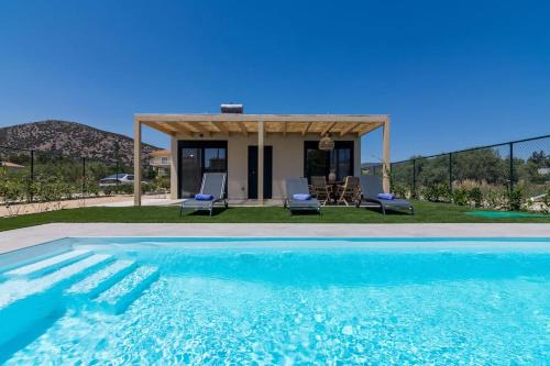 Schinias Villa | Elegant House with Private Pool