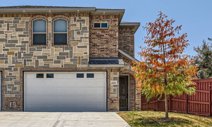 Grand Prairie House | Elegant Lakecrest Retreat in Grand Prairie, TX