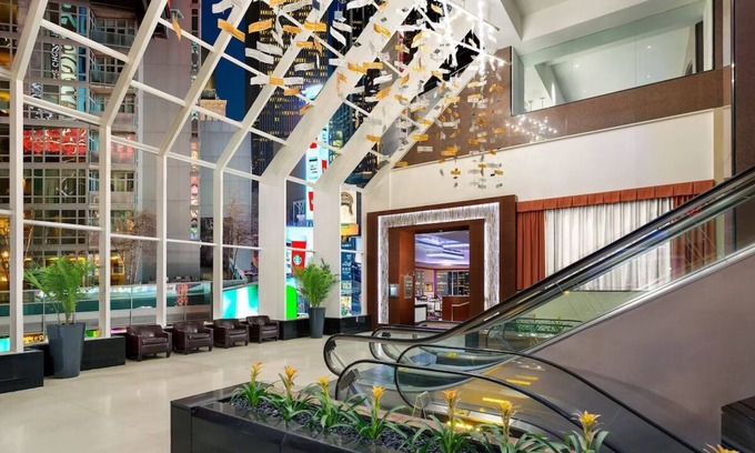 Midtown West House | Elegant Manhattan Escapes: Prime Location & Modern Amenities | 3 Units