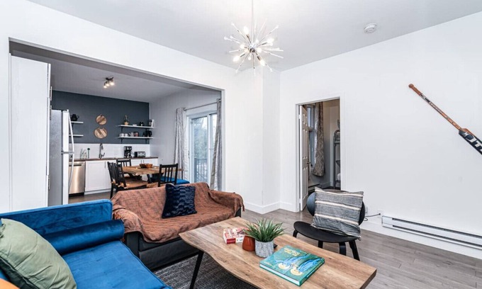 Mercier-Hochelaga-Maisonneuve Apartment | Elegant & Modern 4-Bedroom Retreat in Mercier-Hochelaga | Comfort & Convenience