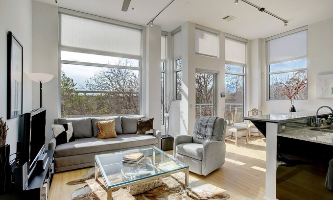 Woodland Heights Condo | Elegant, Modern, near Downtown Condo
