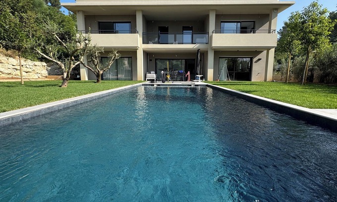 Nord Apartment | Elegant new 250 m² duplex with garden, swimming pool and spa, a stone's throw from the center of town