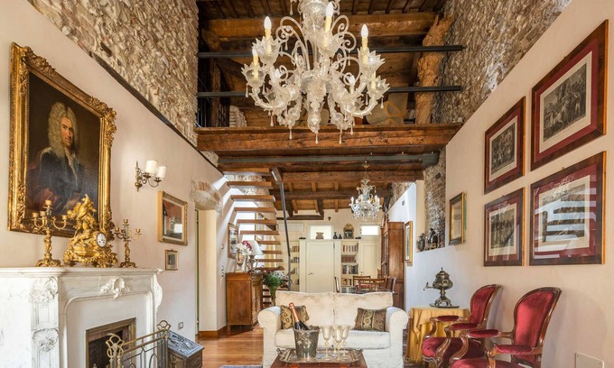 Asolo Apartment | Elegant Penthouse with a View of the Historic Center of Asolo
