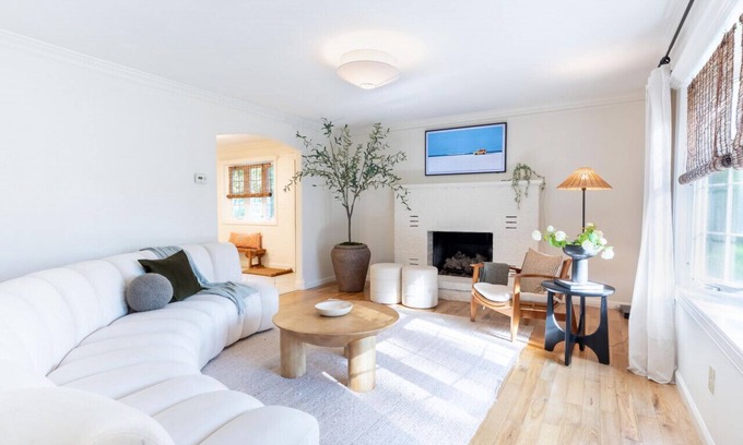 Lower Township Apartment | Elegant Pool House in Cape May- 12 people