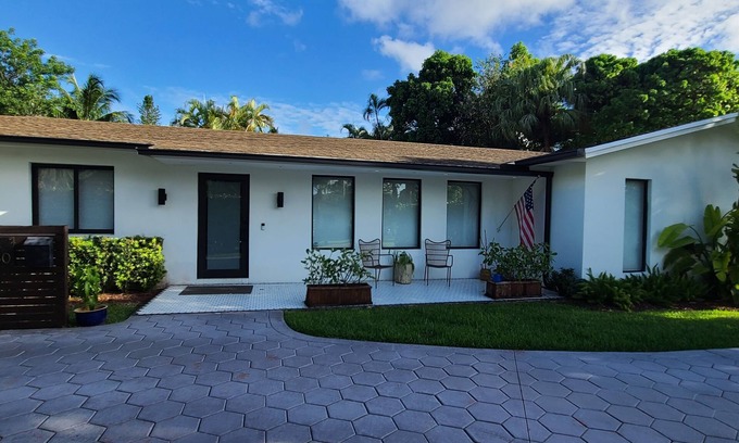 Palmetto Bay House | Elegant Retreat Near Thallata Estate - spacious and modern amenities