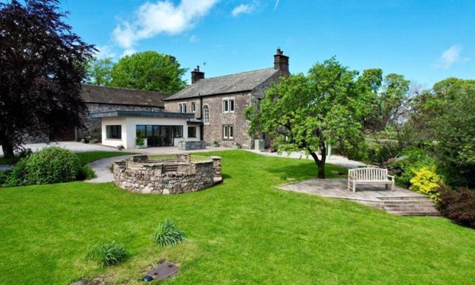 Penrith House | Elegant & spacious farmhouse with wonderful views