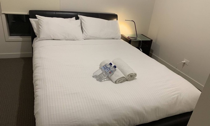 Truganina House | Elegant & Stylish 5BR W/Free Parking and WIFI