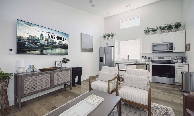 Katie Hill Neighborhood House | Elegant & Stylish Home near Downtown Nashville!
