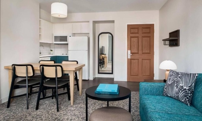 Thornhill Hotel | Elegant Suite with Swimming Pool, Pet-Friendly, and Near Pomona Mills Park