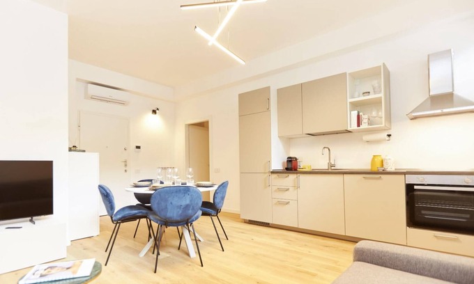 Porta Romana Apartment | Elegant Three Room Apartment 3 stops from the Duomo