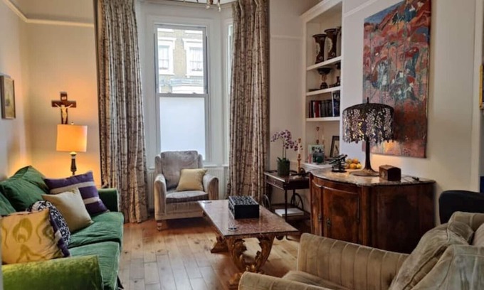 Coldharbour House | Elegant Victorian house in South London. Excellent transport links.