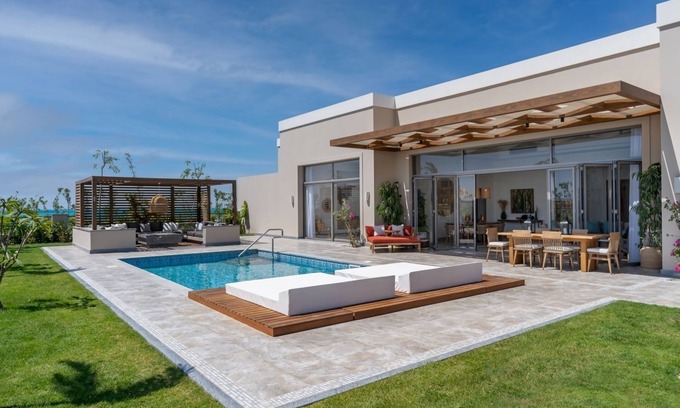 Soma Bay Villa | Elegant Villa with Jacuzzi, Swim-Up Pool, Garden, Full Kitchen & VIP Amenities
