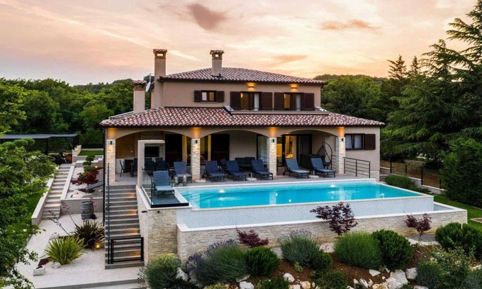 Ripenda Verbanci House | Elegant Villa Near the Beach