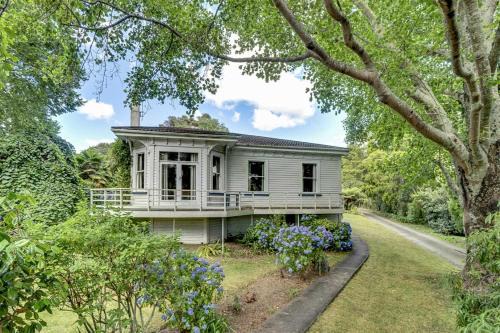 Nelson Villa | Elegant Villa Nestled In The Trees