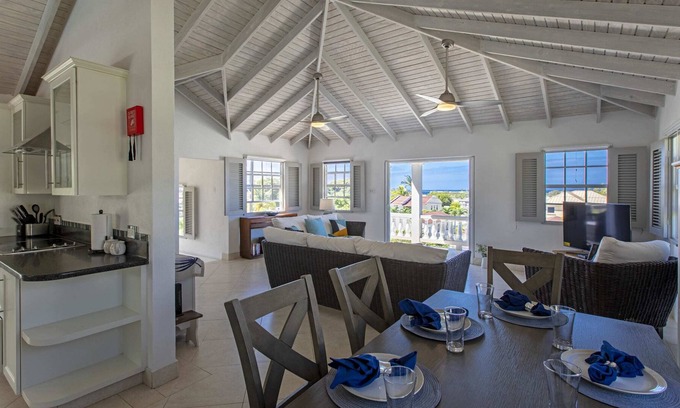 Douglas Villa | Elegant Villa with 3 Bedrooms