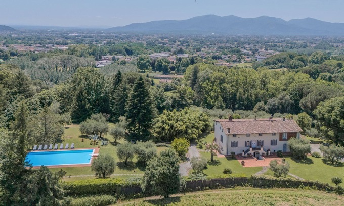 Capannori Villa | Elegant villa with pool and garden, 10 km from Lucca and around 40 minutes from the Versilia coast