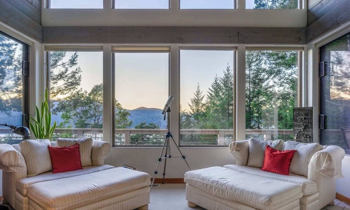 Olga House | Elegant Water View, Walk to Moran State Park, Kayak, Trails, Rosario Resort, Minutes to Town