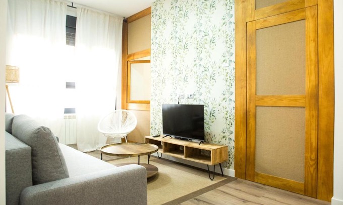 Valladolid Apartment | Elegante Apartamento LAUD1 - Nuevo/Familia/Wifi/TV