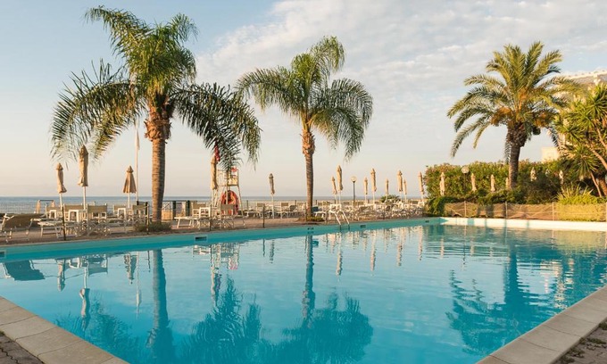 Sanremo Apartment | Elegante Appartamento con Piscina - Wi-Fi & Box Privato