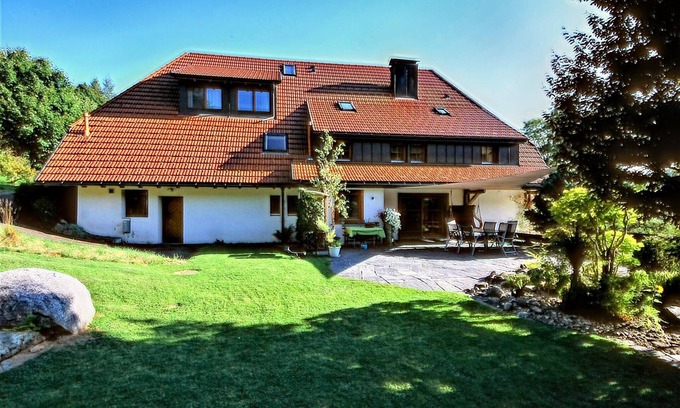 Herrischried Apartment | Elegante Ferienwohnung mit Außenpool Schwarzwald