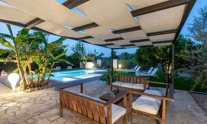 Alikianos House | Elenas Home - Dream & Love apts. w. Private pool