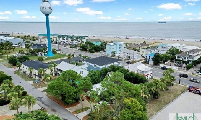 Tybee Island House | Elevated Apt steps from beach. Furnished Parking Utilities, TV Internet Include
