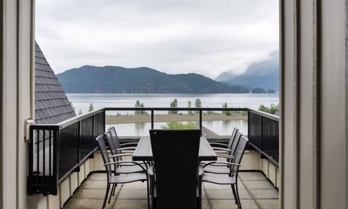 Harrison Hot Springs Apartment | Elevated Escapes: 2BR Overlooking Mountain View!