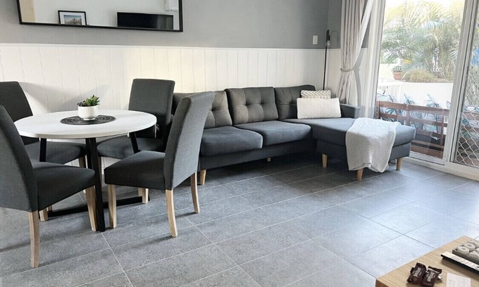 Surfers Paradise Apartment | eleven@paradise. 2 bedroom, walk to the beach!