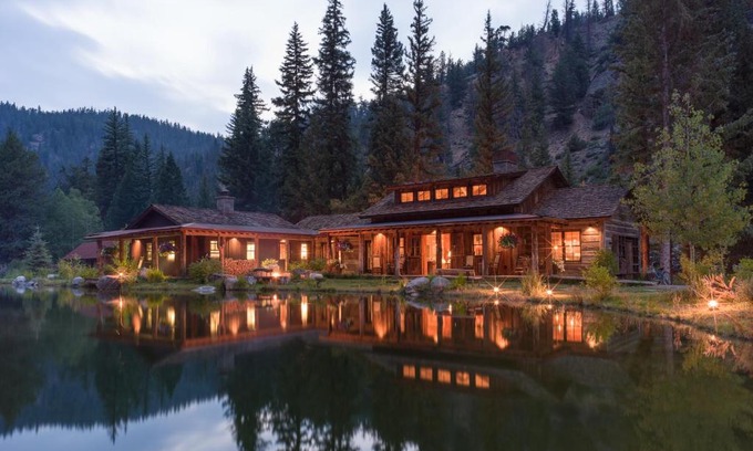 Almont Resort | Eleven Taylor River Lodge