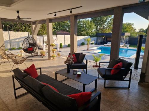 Inija Villa | Elin House