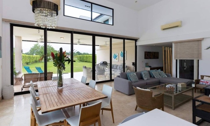 Playa Blanca Villa | Elite 2 story Villa π‘ 4 bdr + 4.5 bthr Patio lake Front/Beach club Access π
ποΈ