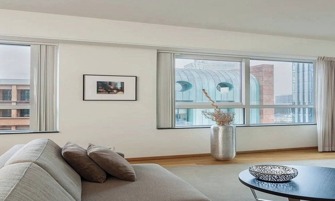 Zuidas Apartment | Elite Executive Apartment with Top-Tier Amenities in Claude Debussylaan